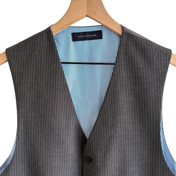 Tommy Hilfiger Gray Pinstripe 100% Wool Suit Vest Office Academia Size Medium - Picture 2 of 9